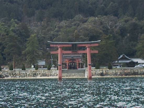 白髭神社の湖中の鳥居